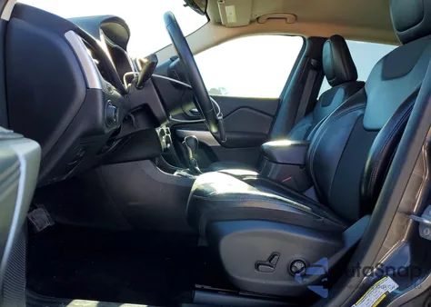 2018 Jeep Cherokee Latitude Plus z USA, uszkodzony, nr VIN 1C4PJLLB8JD509757